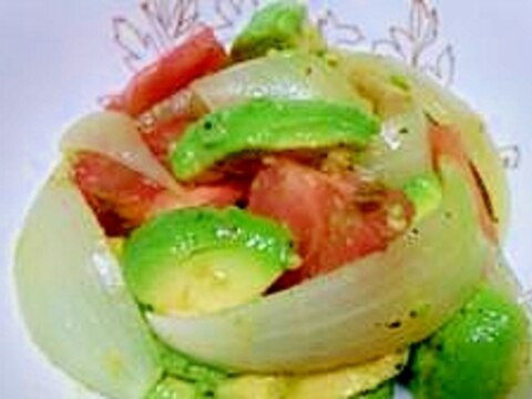 アボカドと玉葱とトマトのサラダ